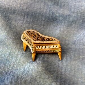 Toledo Damascene Gold and Black Piano Brooch